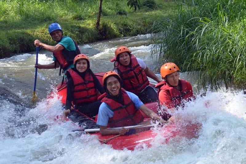 Rafting Pangalengan, Bukan Sekadar Arung Jeram, Ini Panggilan Adrenalin dan Kedamaian Alam dari Muara Rahong Hills