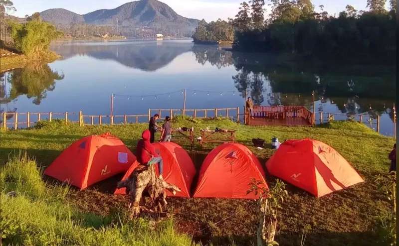 Healing Tanpa Pusing, Tips Aman Wisata Camping di Muara Rahong Hills