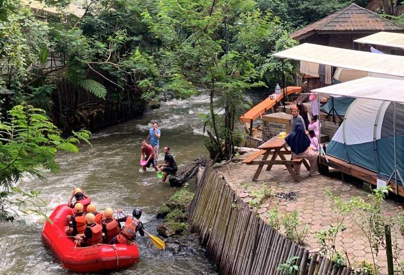Glamping Pangalengan di Tepi Sungai dengan Suasana Sejuk dan Tenang Bersama Muara Rahong Hills Bandung Selatan