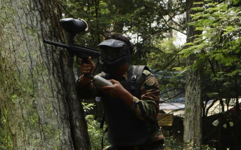 Lokasi Paintball Pangalengan Paling Hits dengan Pemandangan Sungai Jernih Muara Rahong Hills