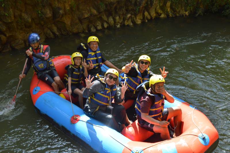 Rekomendasi Perlengkapan Rafting Terbaik untuk Pemula yang Ingin Mencoba